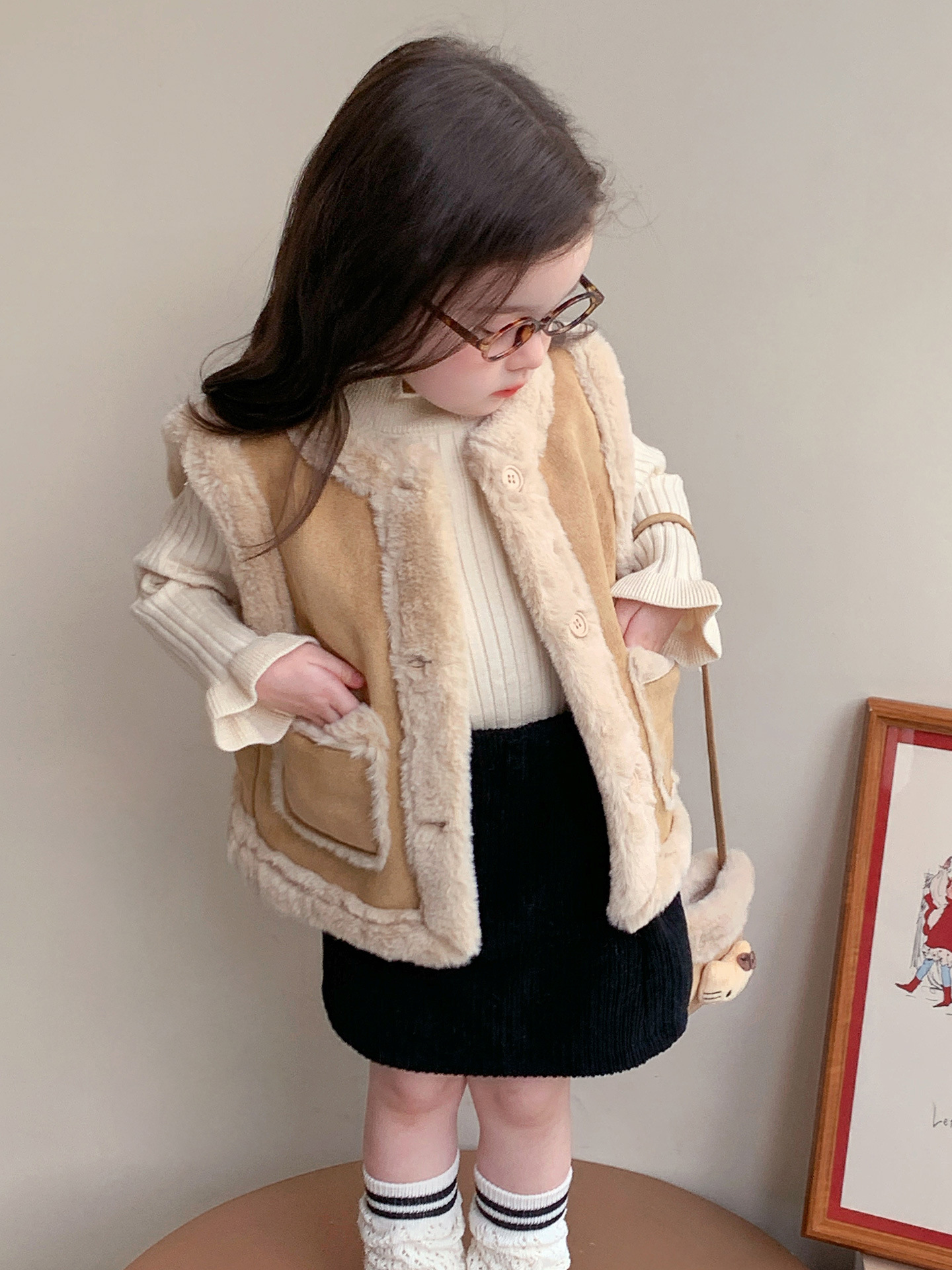 Chaleco de niñas otoño y invierno 2025 nuevo chaleco de lana para niños ropa de invierno para bebés gruesa chaqueta de hombro caliente