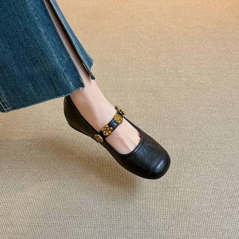 Zapatos de cuero de altura interna 2026 primavera nuevo estilo una cabeza cuadrada superficial Mary Zhen zapatos de primavera de mujer zapatos franceses