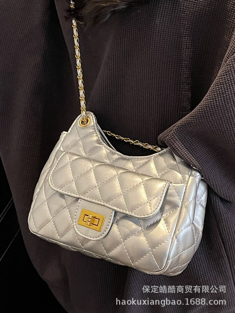 Летняя сумка через одно плечо, трендовая сумка на плечо, в стиле Chanel, сумка с цепочкой, городской стиль, интернет-звезда