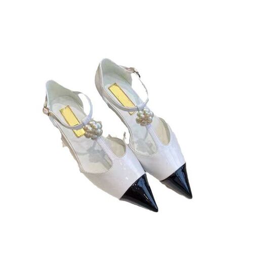 Send it right away! 24-inch incense sandal with flower diamond buckle, wedge and medium-height heel, pointed toe shallow mouth women's shoe with hollow one-piece buckle, single shoe.