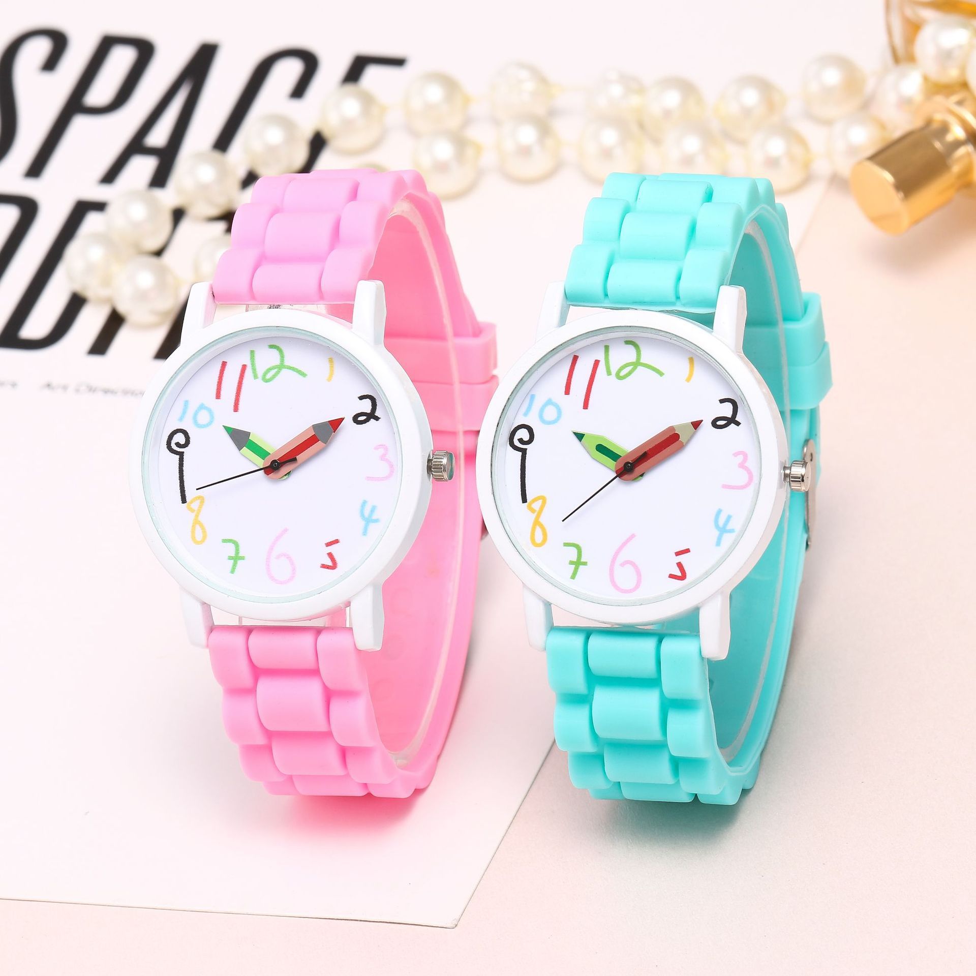Orologio al quarzo con cinturino in silicone color gelatina da donna con matita digitale Cartoon_voghion.com