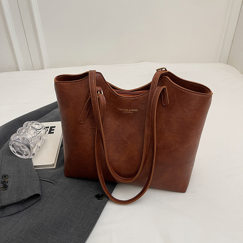 Luxury Niche Large Capacity Women's Handbag 2025 New Trendy Versatile Shoulder Bag High-End Commuter Tote Bag - Thumbnail 7