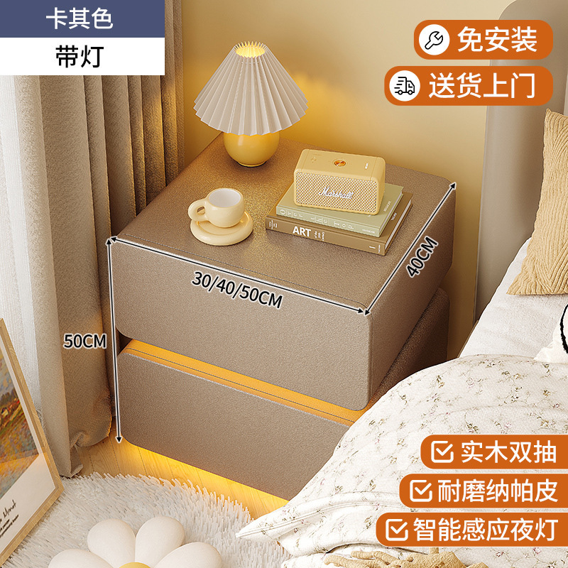 Mesita de noche suspendida, estilo crema, madera maciza con luz, dormitorio doméstico minimalista, sentido de alta gama, armario de almacenamiento junto a la cama, simple y moderno