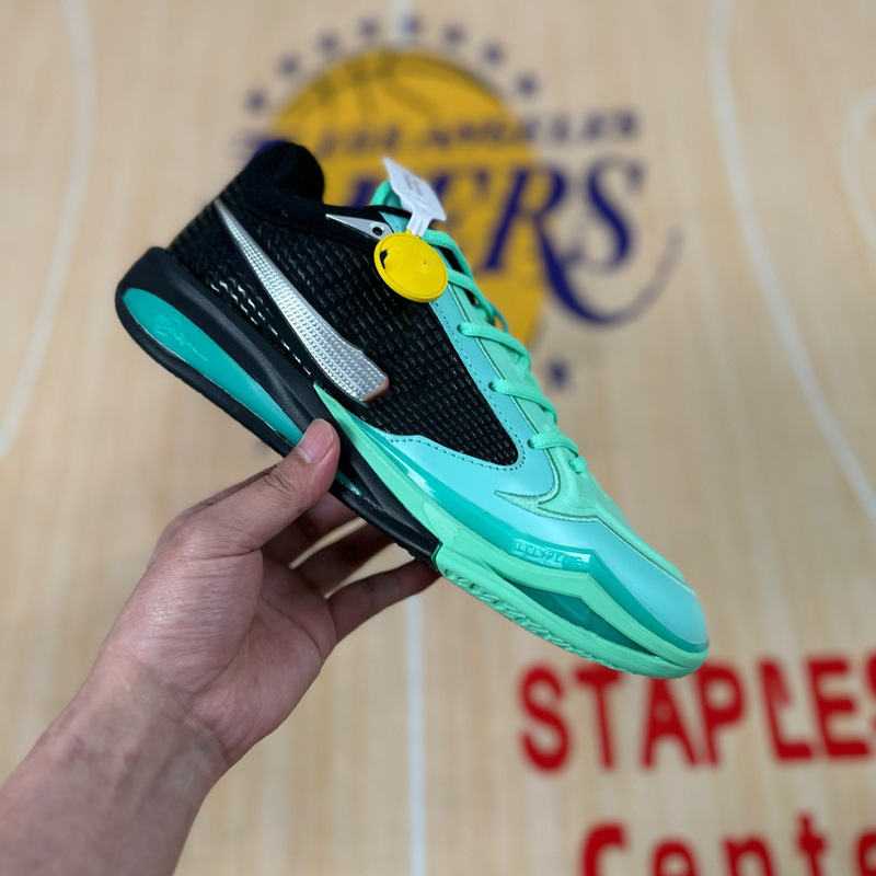 Sabrina 4 low-top basketball shoes for export, designed for practical use, featuring anti-torsion, anti-slip, and wear-resistant properties, suitable for both men and women. Sabrina 4th generation