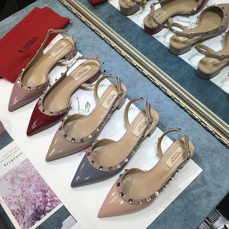 Fashionable Sandals and High Heels for Women, 2026 Summer New Niche Design with Rivets, Pointed Toe, French-Style Mid-Heel Single Shoes Fashionable Sandals and High Heels for Women, 2026 Summer New Niche Design with Rivets, Pointed Toe, French-Style Mid-Heel Single Shoes