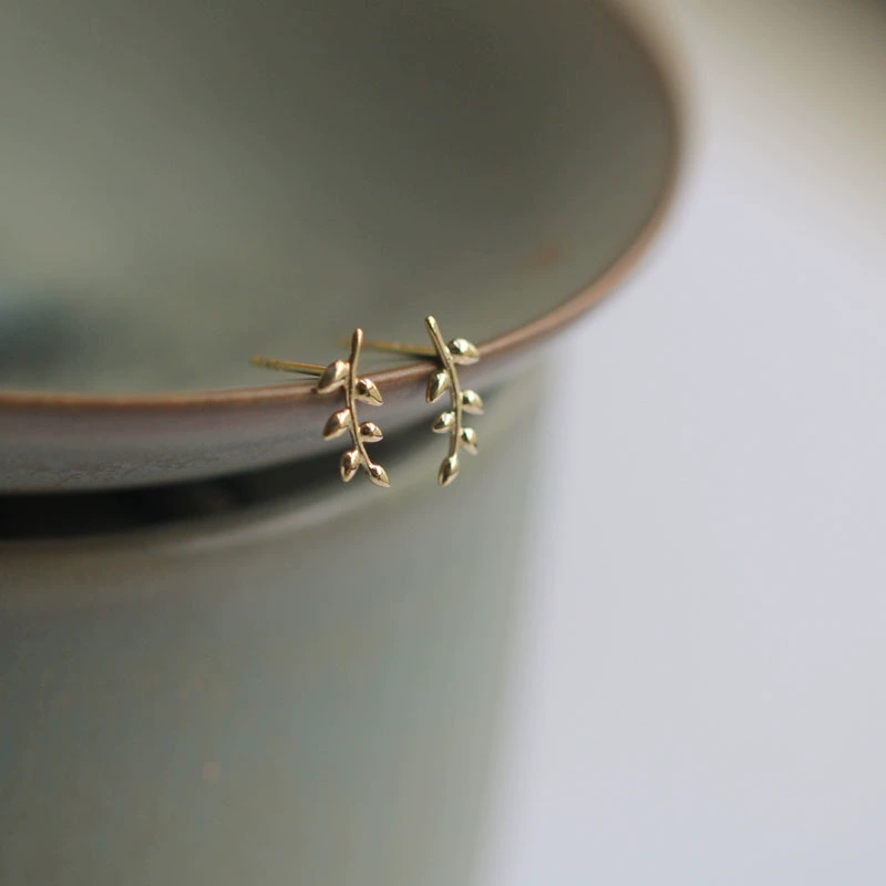 Чистое золото 9k Мини Элегантные листья ветви японский и корейский стиль ins маленькие шпильки уха