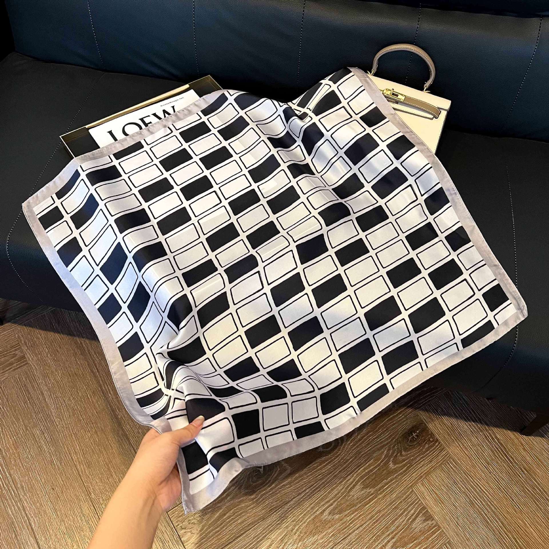 Transfronterizos nuevos bufandas de seda azul de alto nivel de seda cuadrada de simulación bufandas de moda de decoración de moda de combinación bolsa correa de pelo bufandas profesionales