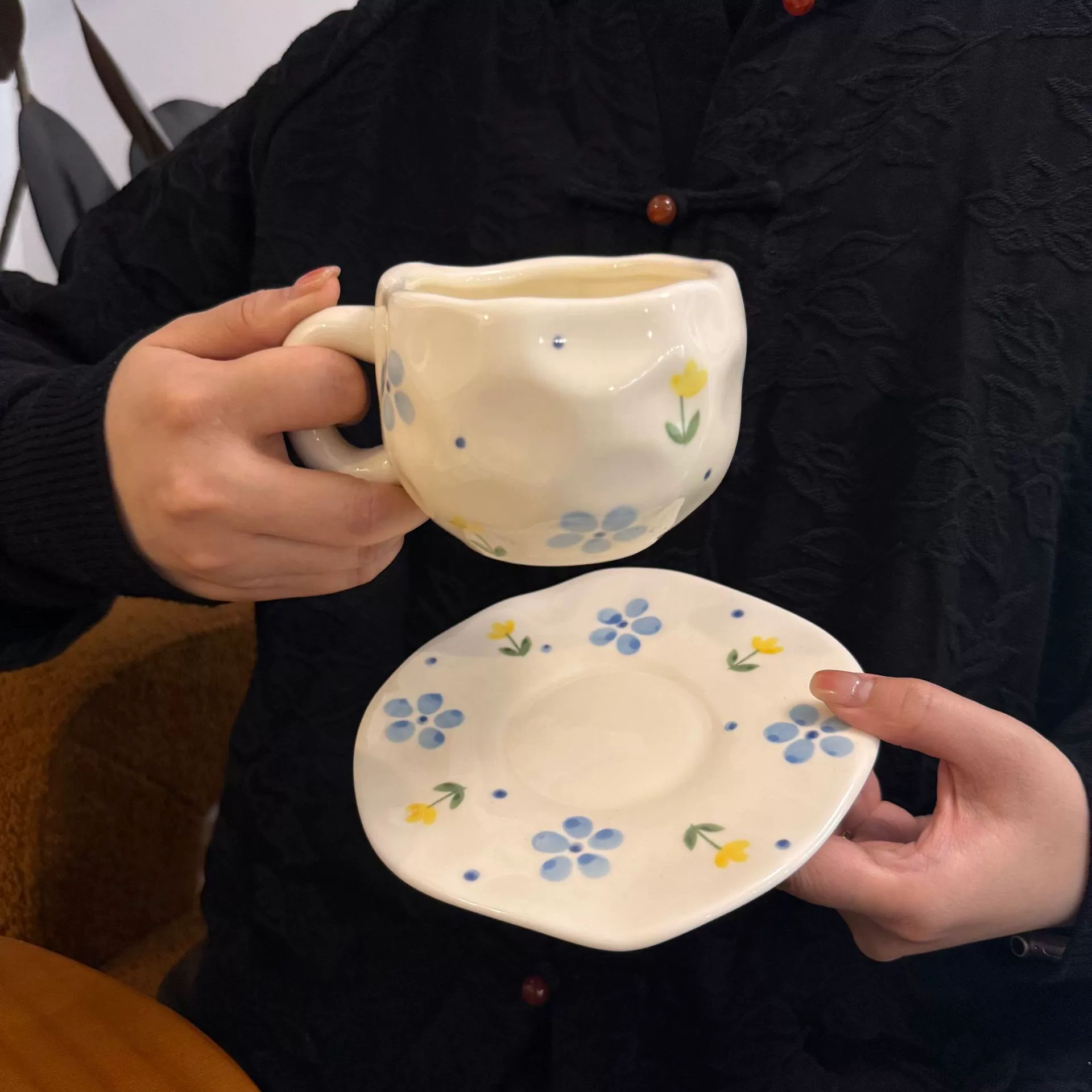 Ceramic coffee cup set INS Japanese retro, hand-painted irregular saucer, vintage style