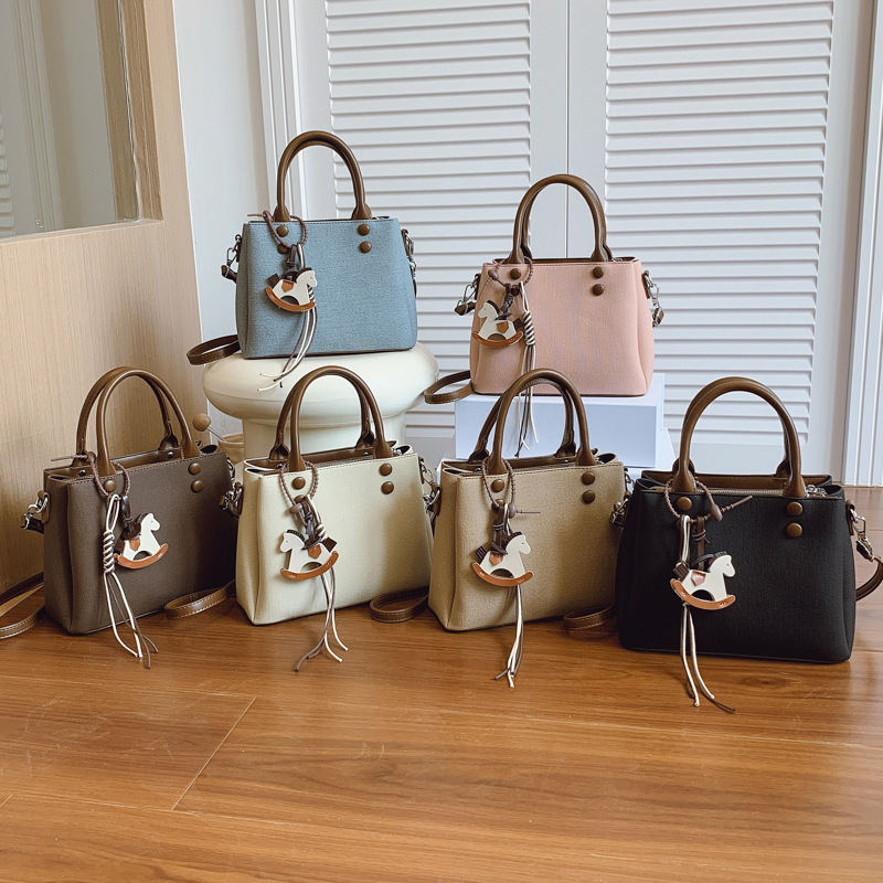 高级感小众纯色耐磨女包可爱小马单肩包女士大容量通勤斜挎手拎包