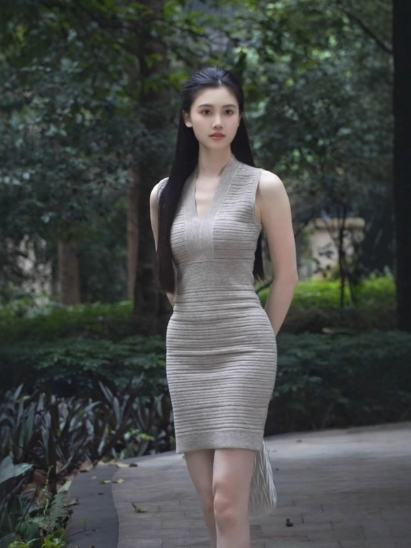 女士风情万种裙子气质显瘦打底裙收腰修身v领针织连衣裙2025新款|undefined