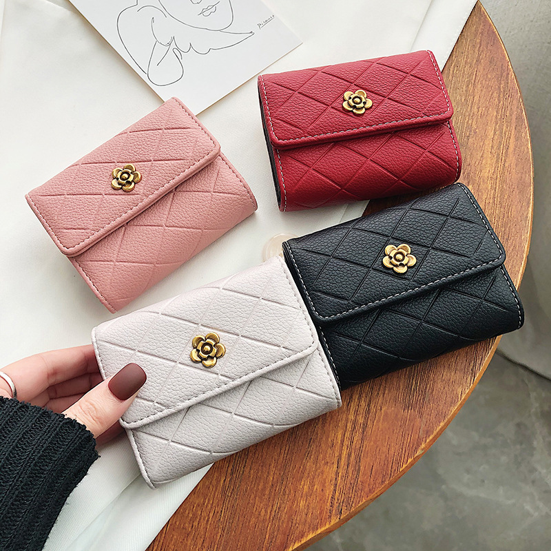 Wallet with zipper