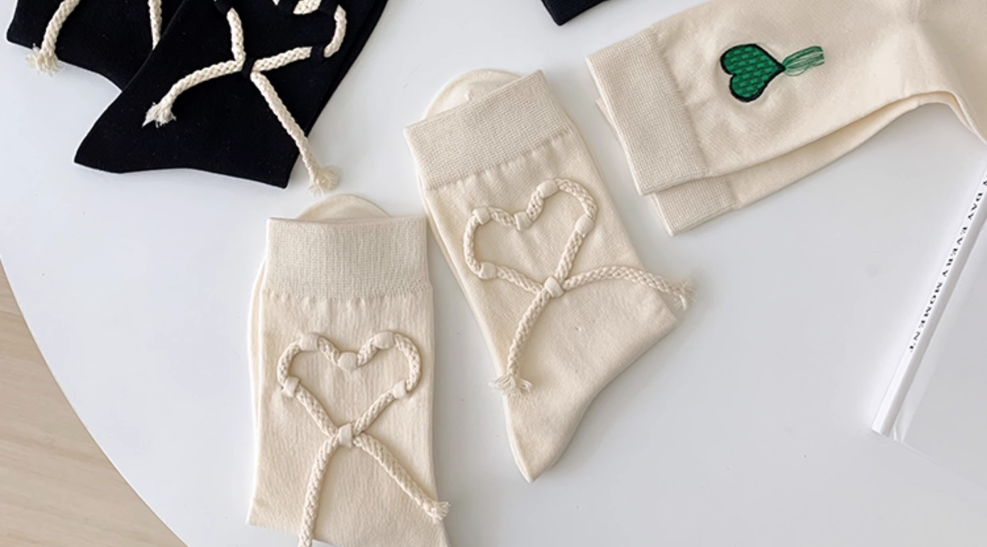 Women's Simple Style Streetwear Geometric Heart Shape Cotton Crew Socks A Pair display picture 7