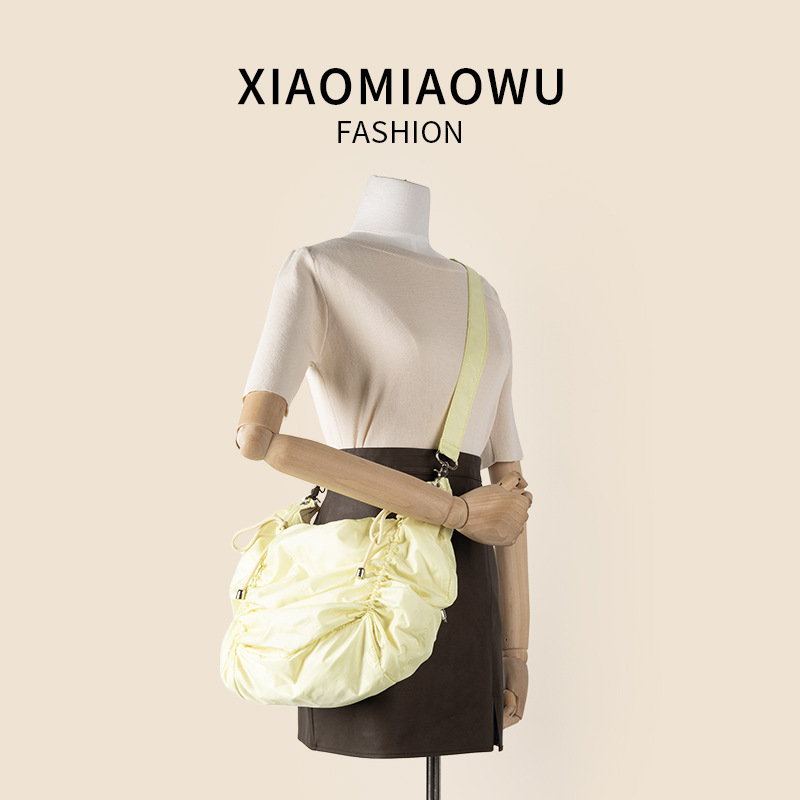 Korean high-end solid color shoulder drawstring nylon pleated niche design, casual crossbody bag, women's autumn and_voghion.com