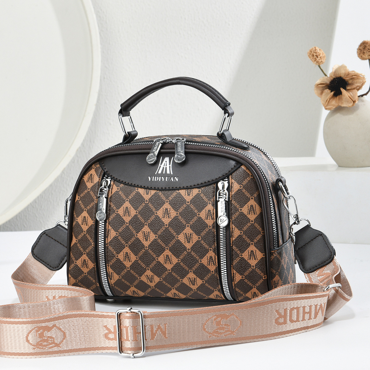 Moda exquisita pequeña bolsa de mano versátil, mochila de viaje casual, nueva bolsa de hombro de mujer, bolsas transfronterizas