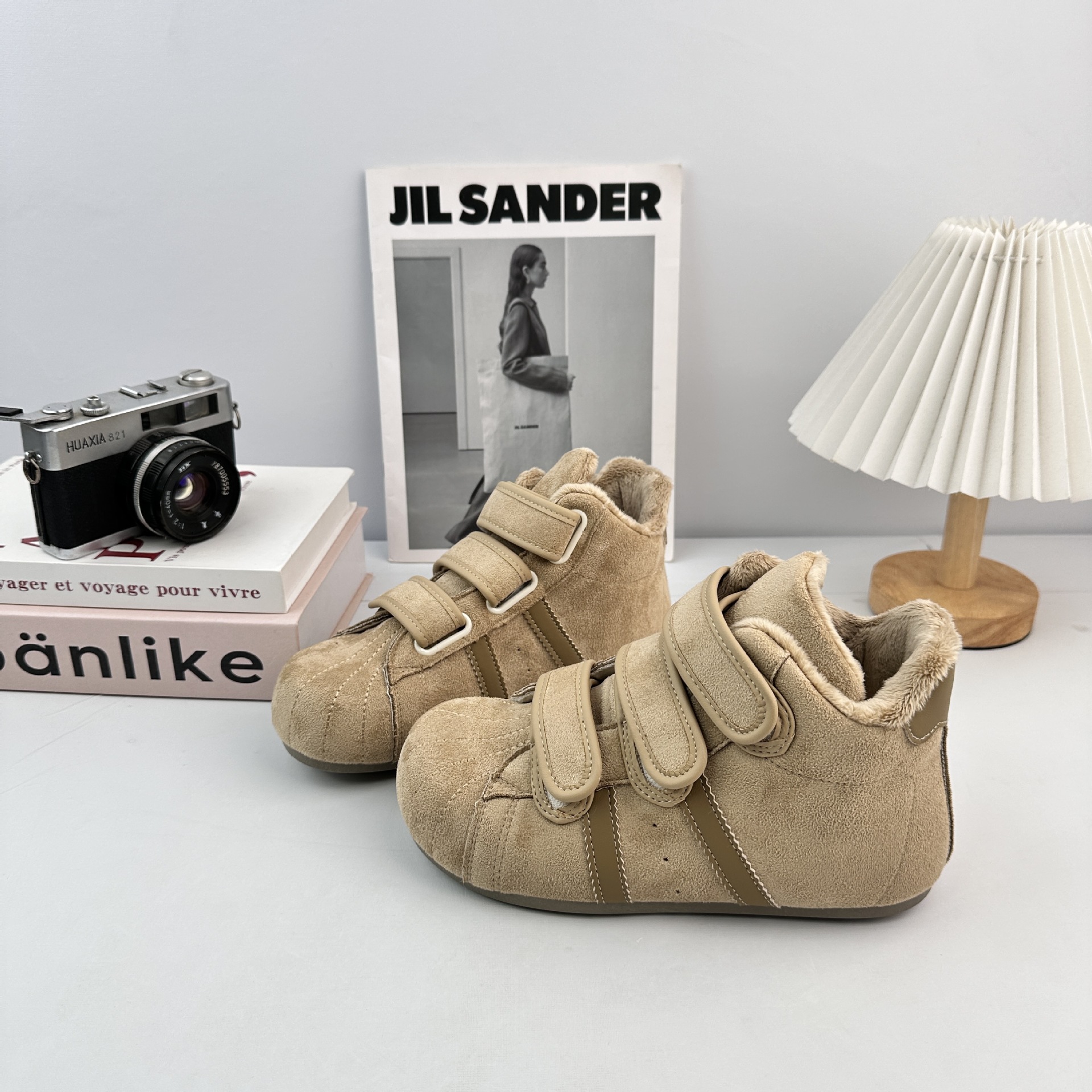 Zapatos de entrenamiento de Velcro de ondas remotas, zapatos de entrenamiento de mujeres feos, capibara, cabeza grande, 2025 zapatos de invierno de moda de vello, zapatos casuales de patina