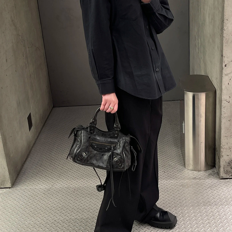 2025新款铆钉机车包辣妹包高级感单肩包通勤斜挎包潮百搭手提女包|undefined