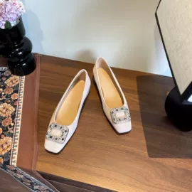 女式休闲单鞋;女式时装单鞋;平底凉鞋