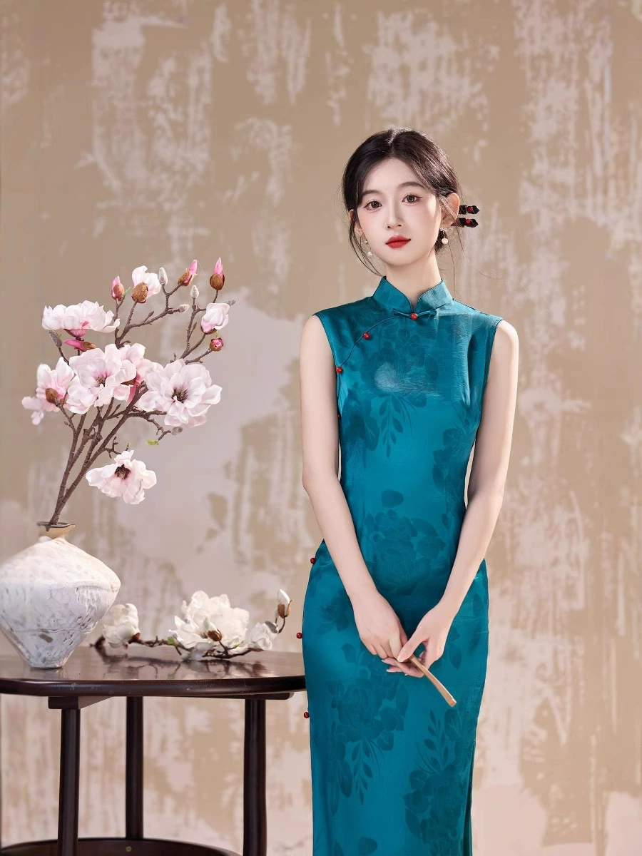 Summer blue colored elegant fitted cheongsam sleevless