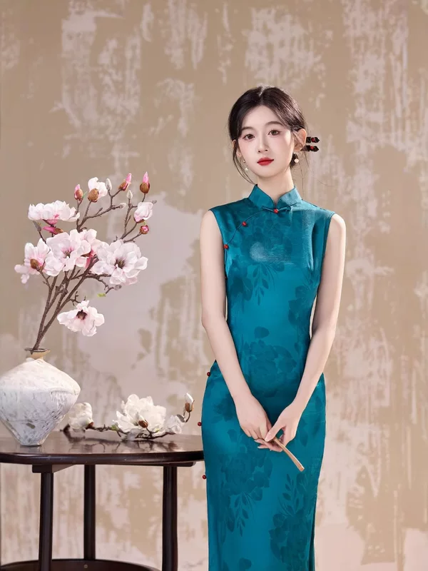 Summer blue colored elegant fitted cheongsam sleevless