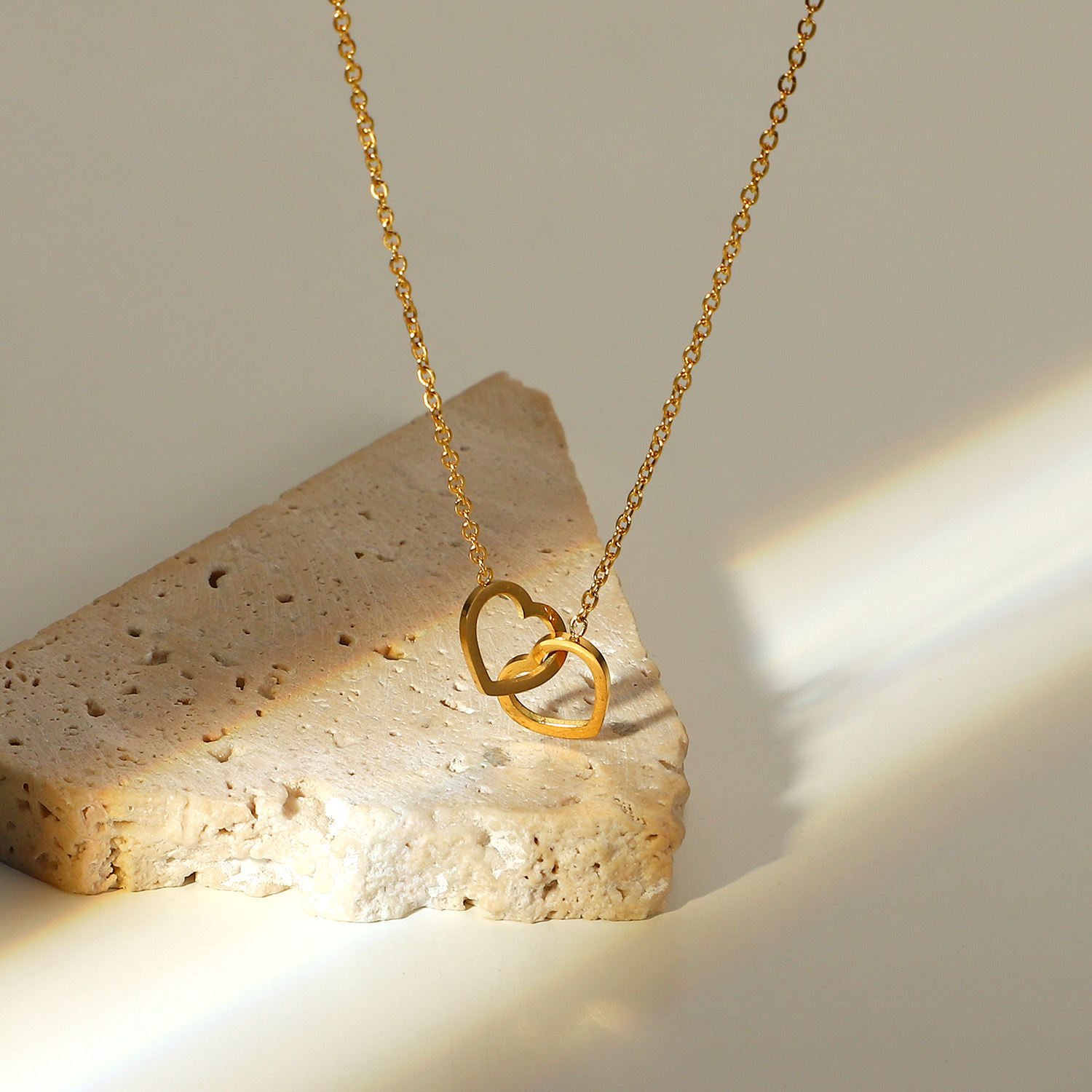 collier simple anneau double coeur en acier inoxydable or 18 carats en grospicture4