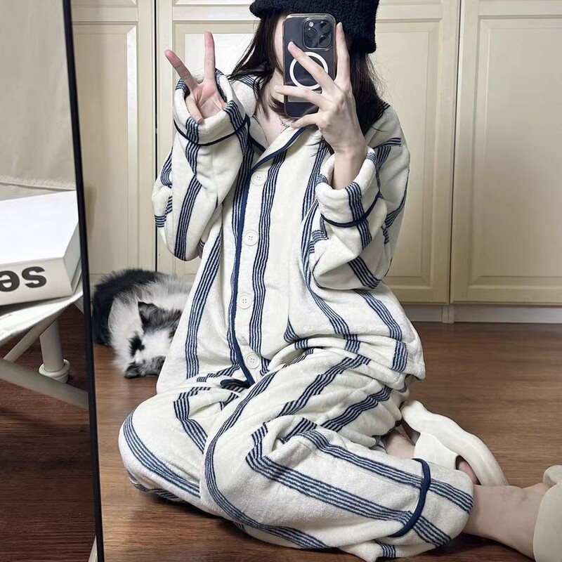 Autumn and Winter Beast Home Urban Panther Flannel Home Clothes Men and Women Suits Can Be Worn Outside Winter Couple Pajamas