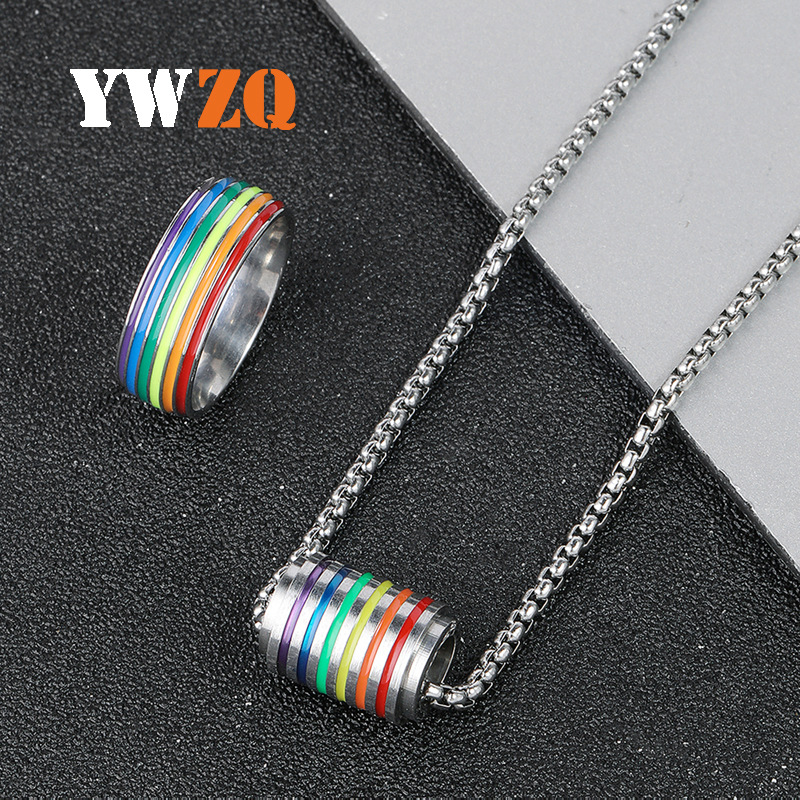 Moda de acero inoxidable colgante Arco Iris gota aceite pequeño cilíndrico perforado collar titanio acero todo partido personalizado joyería fabricante