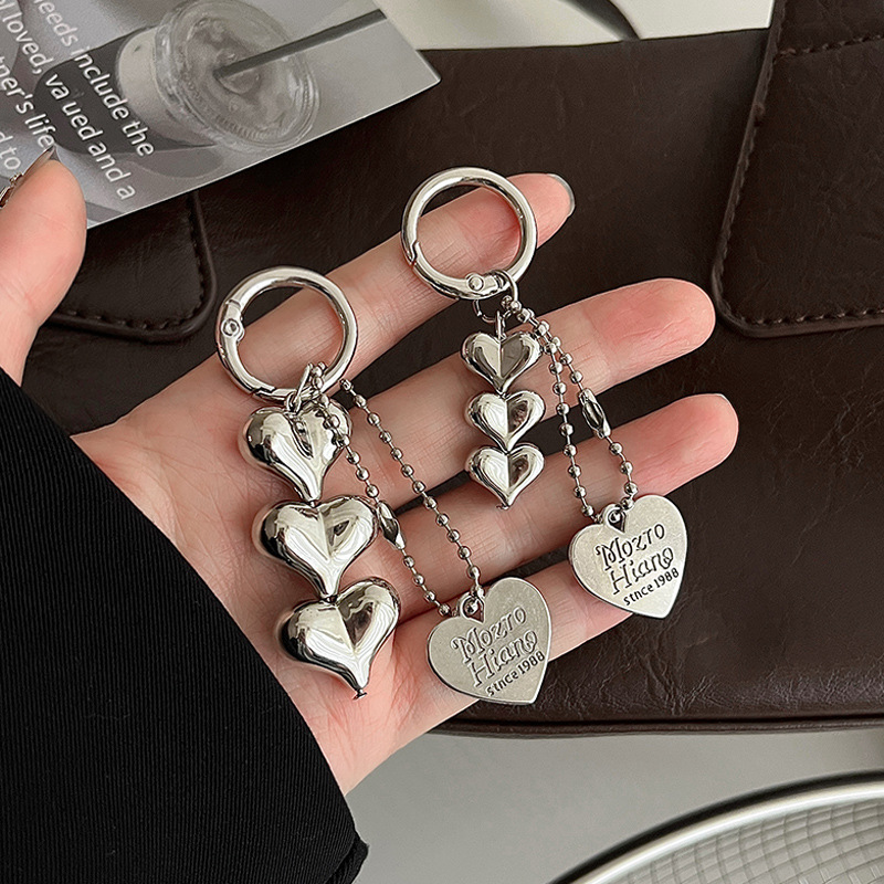 Silver Heart-Shaped Metal Keychain with a Similar Design as on Xiaohongshu, Creative Cartoon Style for Women, Ins-Style Backpack Gift Pendant Silver Heart-Shaped Metal Keychain with a Similar Design as on Xiaohongshu, Creative Cartoon Style for Women, Ins-Style Backpack Gift Pendant