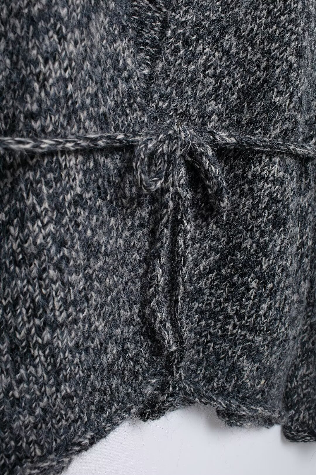 Women's 2024 Autumn/Winter New Fashion V-neck Strap Knitted Jacket_voghion.com