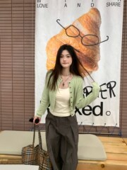 短款针织开衫女秋冬季穿搭2025新款绿色上衣长袖韩系chic毛衣外套