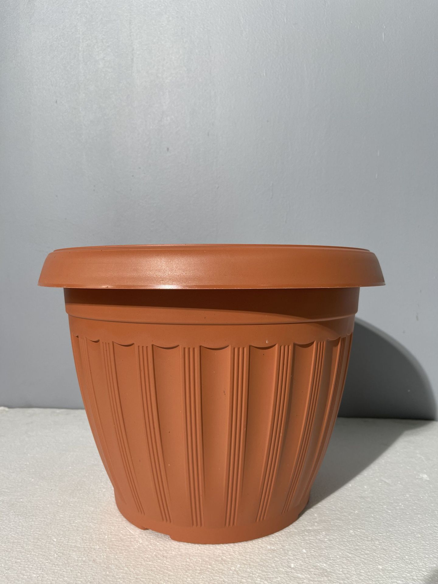 Suministro directo de fábrica ronda maceta de plástico balcón jardinería gran maceta imitación arcilla redonda de plástico maceta al por mayor image 6