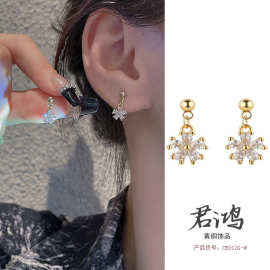 爆款小巧精致花朵黄铜电镀金色耳钉女迷你耳骨钉轻奢高级百搭耳饰