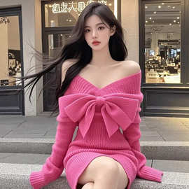玫红色V领蝴蝶结长袖针织衫连衣裙女秋季高端精致性感收腰包臀裙