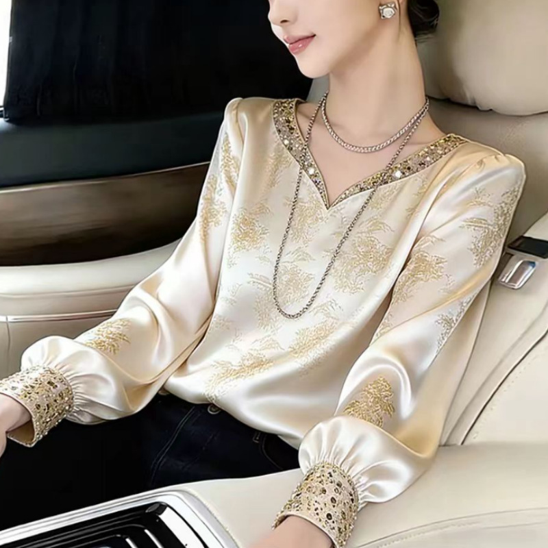 New Chinese-Style Jacquard Long-Sleeve Shirt for Women, Autumn New Design with a National Style Feel, Sequined V-Neck Blouse