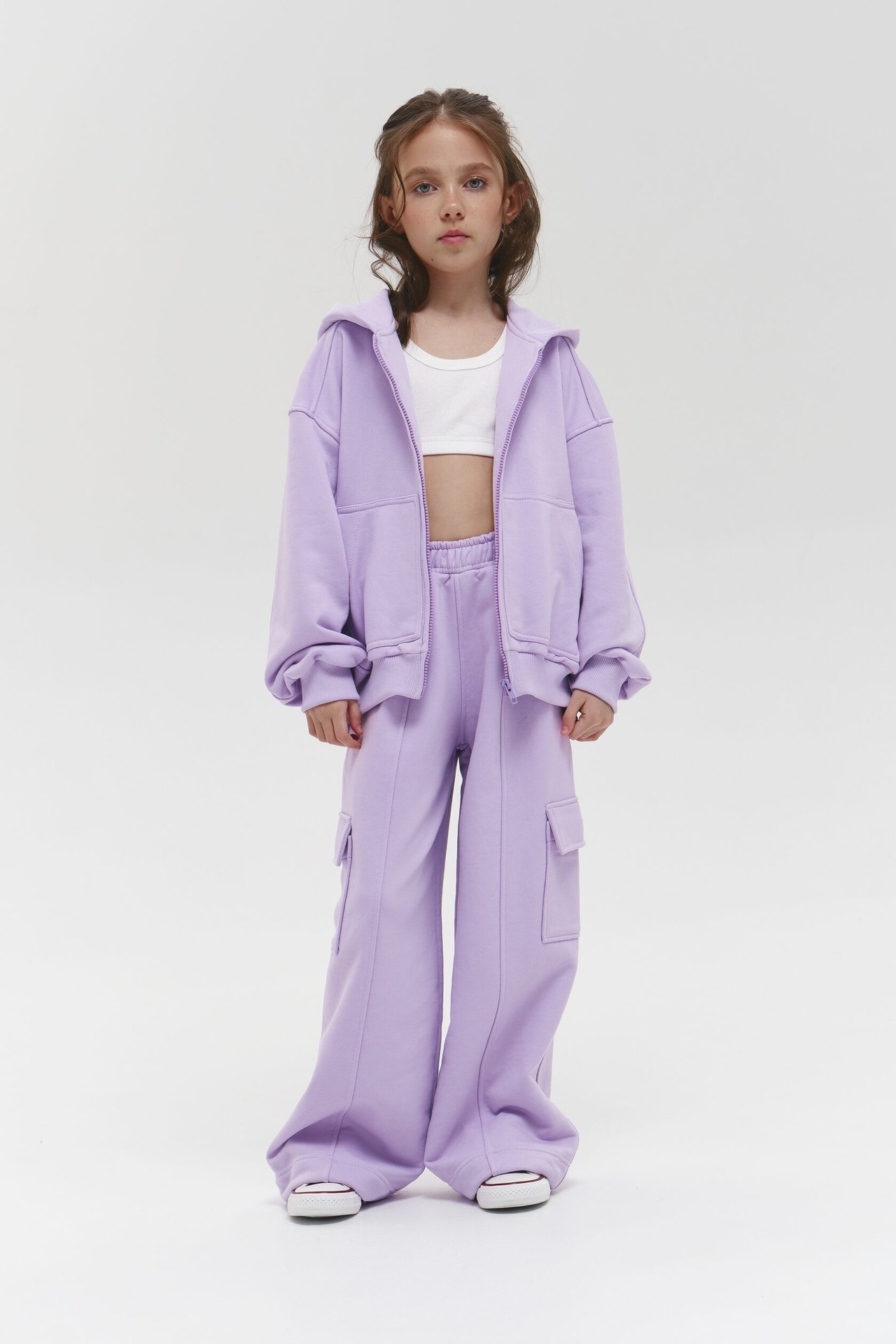 Barnjacka med huva och dragkedja i enfärgad casual stil_voghion.com