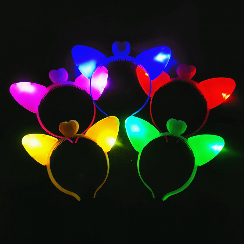 Orejas de gato luminosas blancas