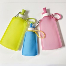 儿童户外叠水壶便携斜跨水袋硅胶水壶 夏季旅行硅胶折叠杯批发