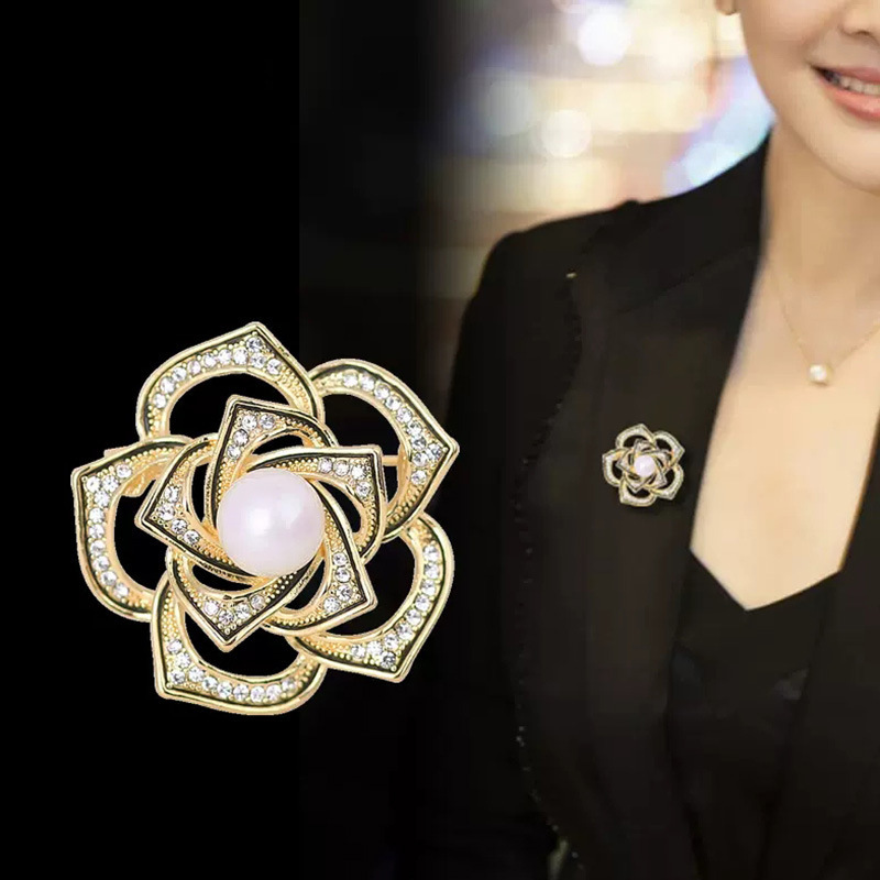Elegante bloemvormige broche met kristallen voor dames chic_voghion.com