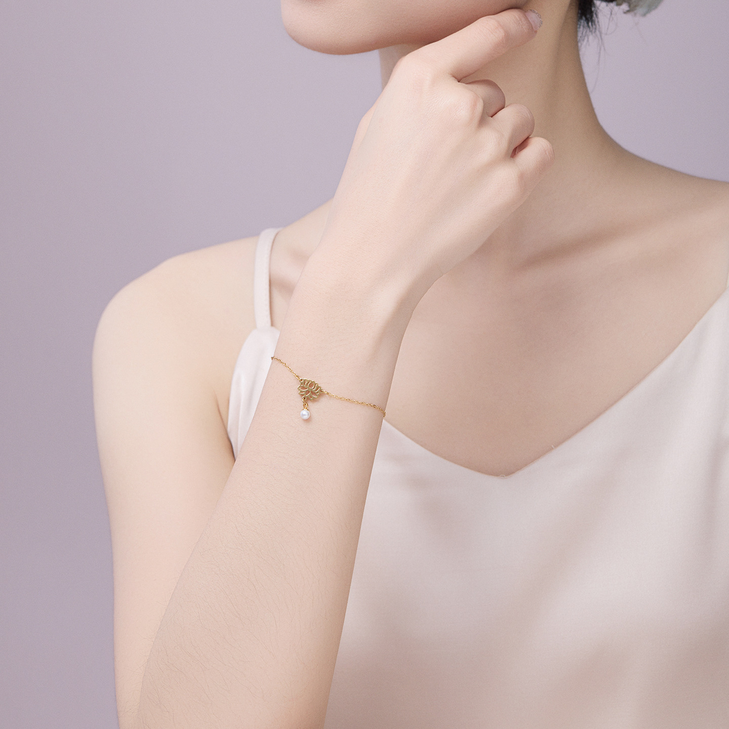 Xuping estilo de acero inoxidable 24k color simple imitación de perlas pulsera de lótus nicho lujoso ligero temperamento joyas de mano para mujeres