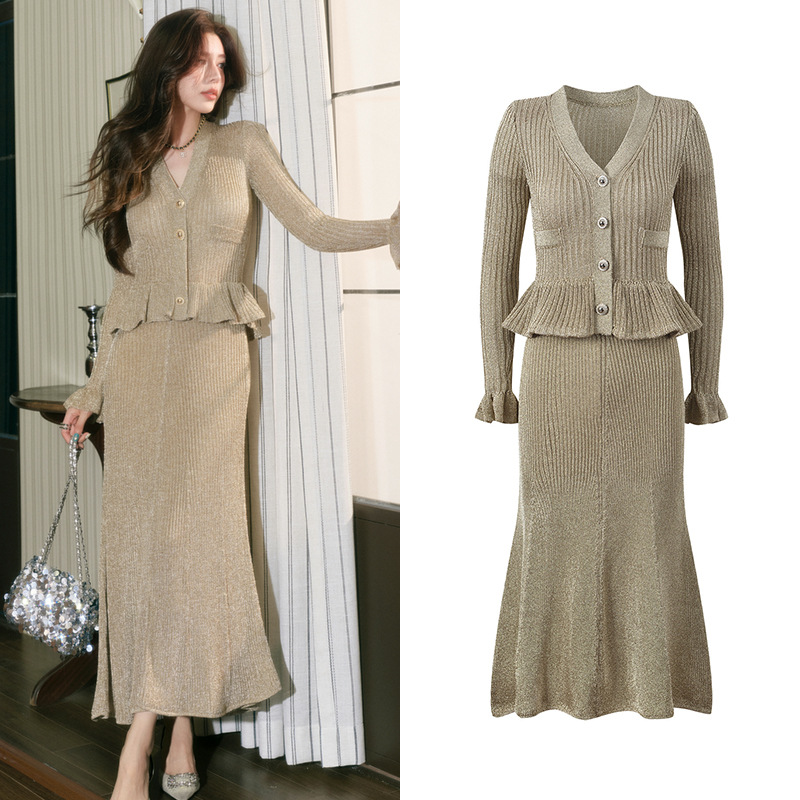 2025秋冬新款气质优雅修身显瘦假两件荷叶边拼接V领长袖连衣裙