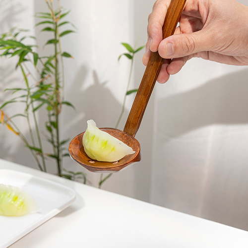 Japanese wooden ramen soup spoon colander tortoise shell spoon hot pot spicy hot long handle spoon simple household log tableware