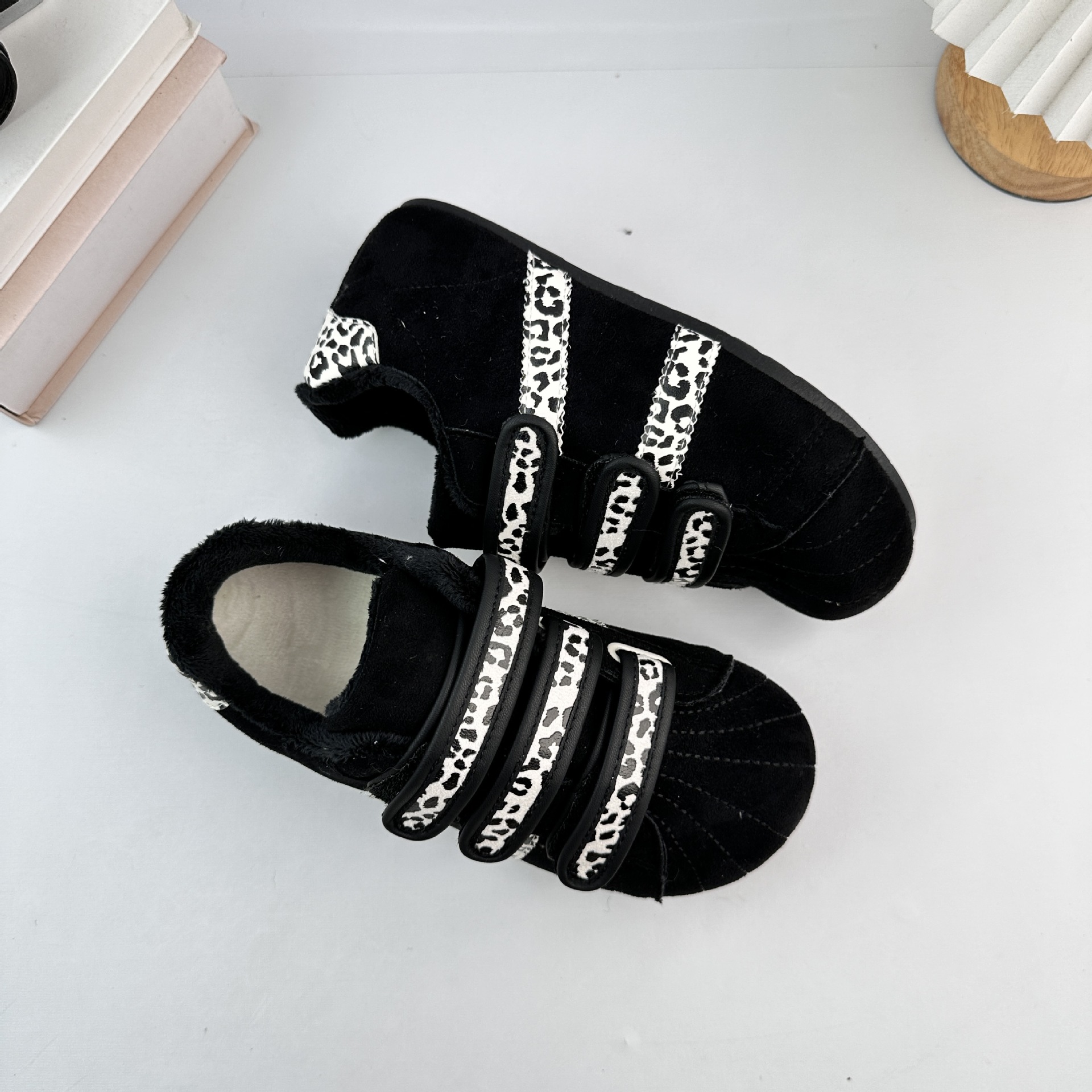 Zapatos de entrenamiento para mujeres 2025 nuevos velcro estriado de acero
