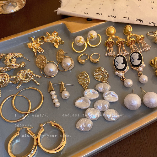 Silver Needle Light Luxury Baroque Flower Pearl Tassel Earrings Women's Retro Earrings French High-end Trendy Earrings Wholesale