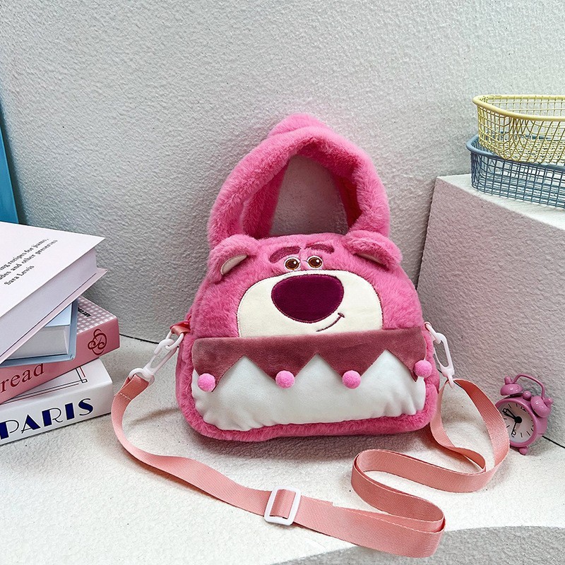 Venta al por mayor de fábrica bolsa de felpa juguete bolsa de mensajero Kulomi peluche de oso de fresa bolso japonés Sanrio
