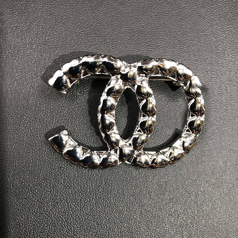 Full Diamond Multifunctional Brooch Accessory for Women, Double C Letter Brooch, Chanel-Style Rhinestone-Embellished Elegant Clothing Accessory to Prevent Exposure