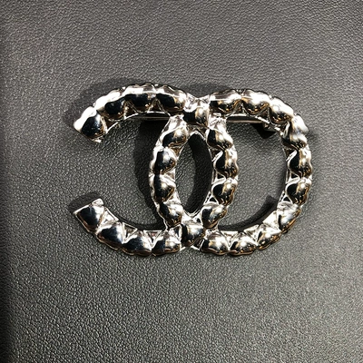 Chanel-Style Rhinestone-Embellished Elegant Clothing Accessory — Yaxa sancaqları - silver-diamond-shaped-brooch