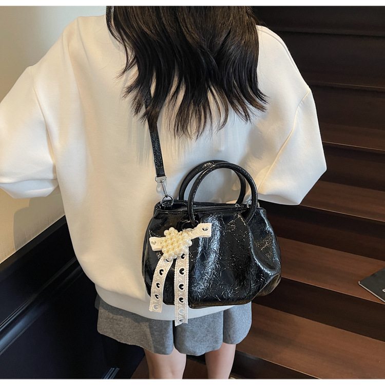 Fashionable tote bag, large-capacity underarm bag, 2025 new solid color texture women's bag, simple commuting bag, soft leather single-shoulder undefined