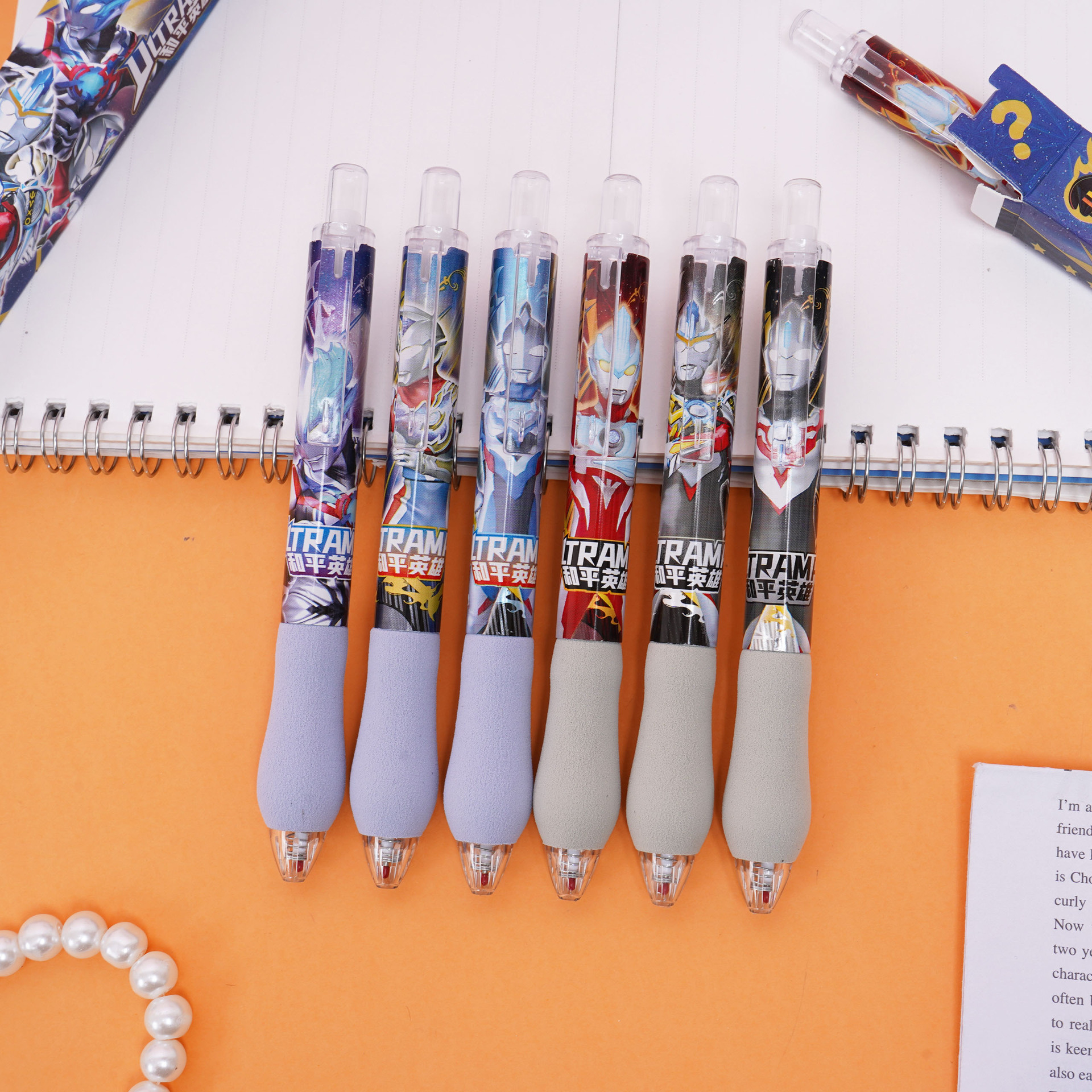 GP - 727 bolígrafo de caja ciega de dibujos animados de Ultraman bolígrafo de esponja suave 0.5 velocidad de cepillo de examen negro seco bolígrafo neutro