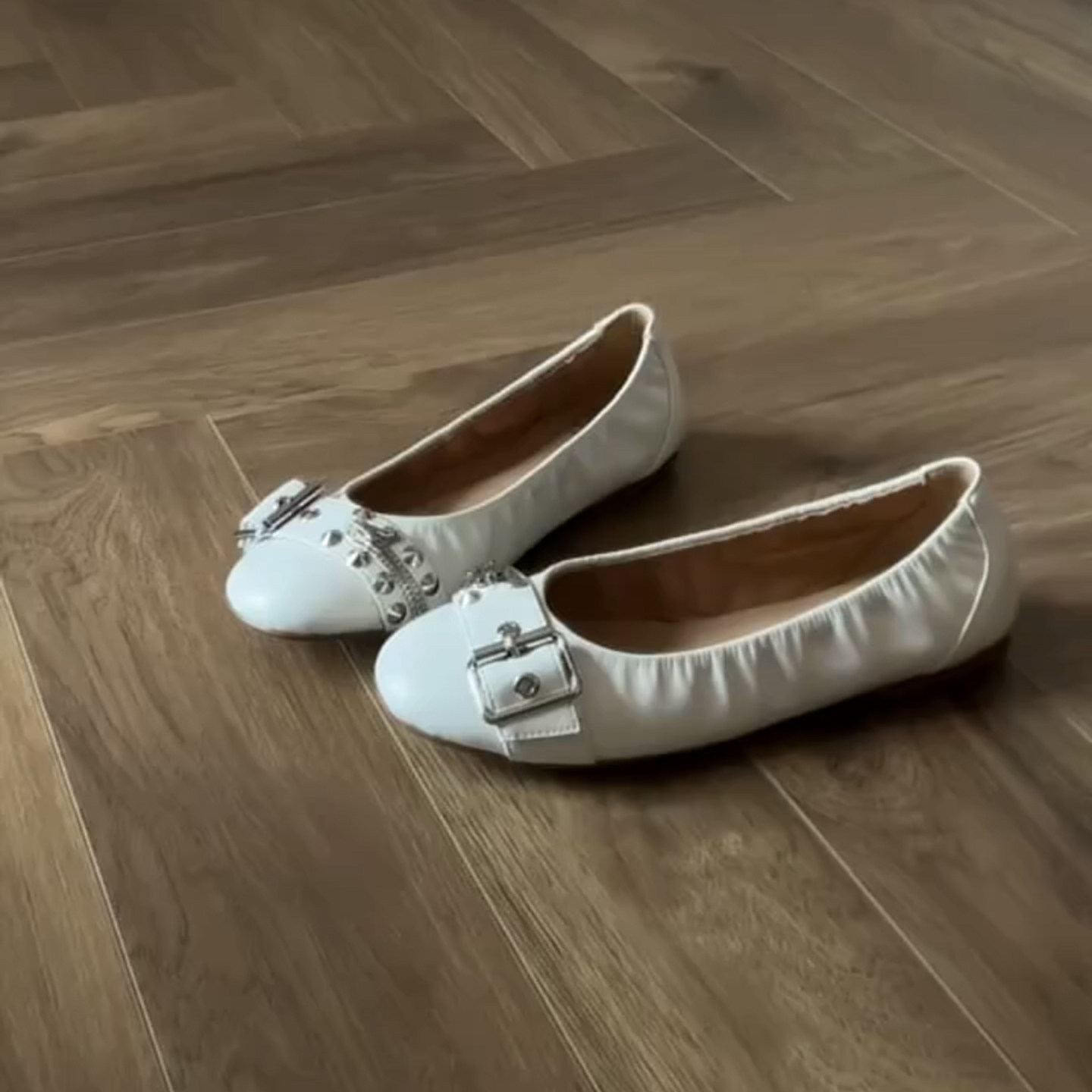 Sheepskin Version~Studded Leather Buckle Ballet Flats for Women, Versatile Slip-On Flat Shoes for Commuting