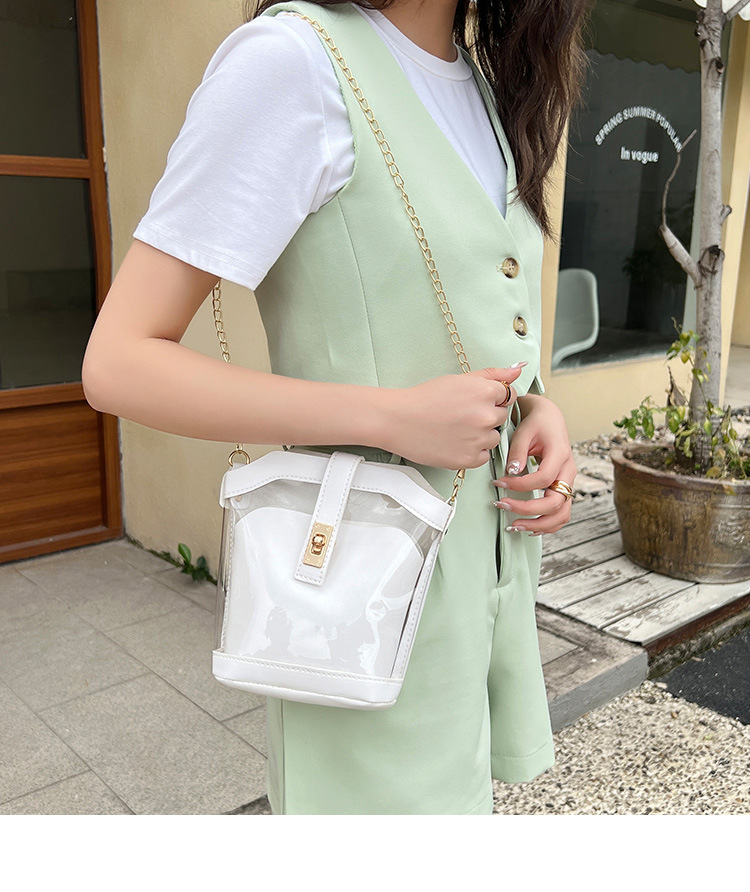 Women's Small PVC Solid Color Classic Style Lock Clasp Crossbody Bag display picture 4