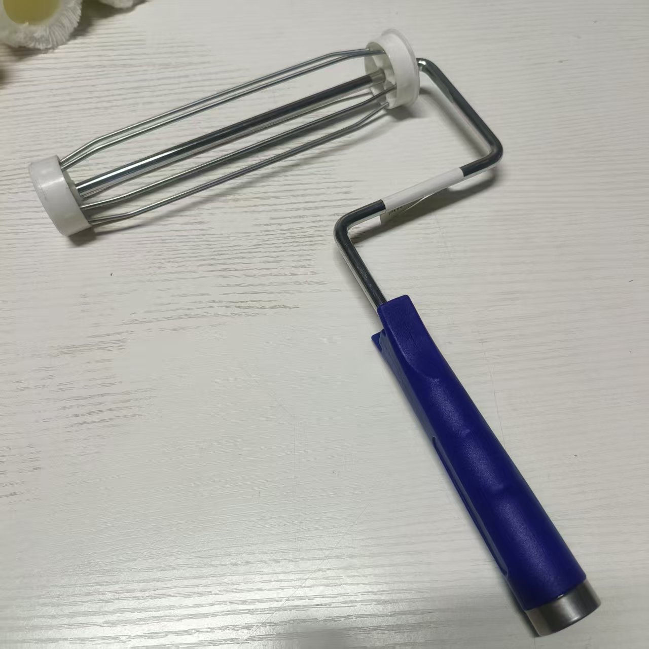 Barril de pintura de látex, mango de cepillo, barril de pintura de 9 pulgadas, soporte de cepillo de comercio exterior, cuatro cables